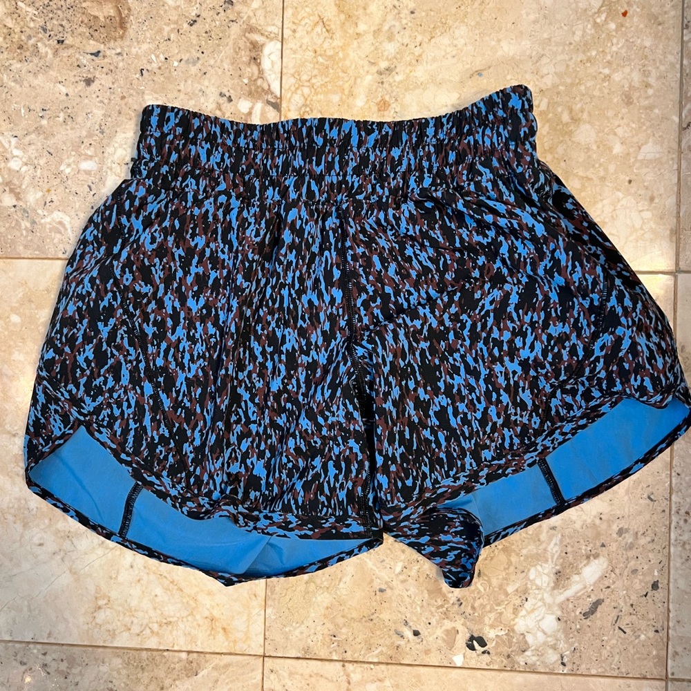 Lululemon shorts size 6